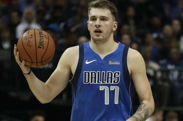  东契奇三双加超远压哨三分绝杀鹈鹕迎五连胜